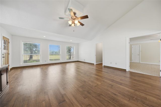 1017 Buescher Road, Columbus, TX 78934