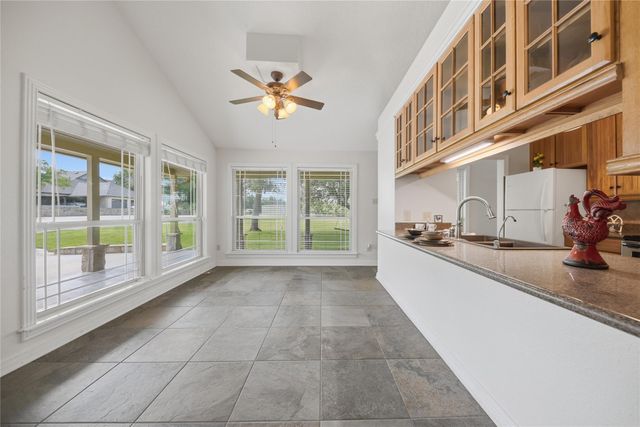 1017 Buescher Road, Columbus, TX 78934