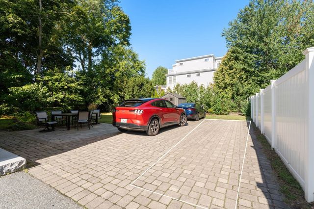 34 Park St 34, Arlington, MA 02474