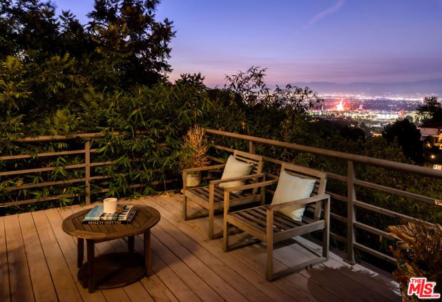 7265 Caverna Drive, Los Angeles, CA 90068