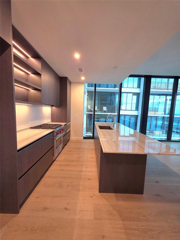 610 Davis ST 2608, Austin, TX 78701