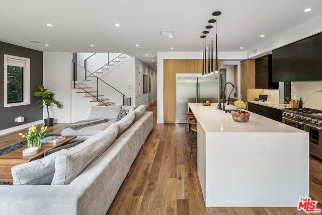 1037 Palms Boulevard, Venice, CA 90291