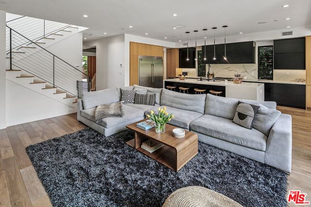 1037 Palms Boulevard, Venice, CA 90291