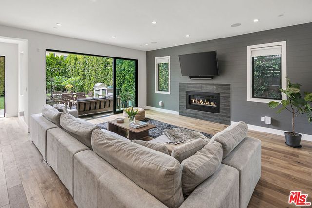 1037 Palms Boulevard, Venice, CA 90291