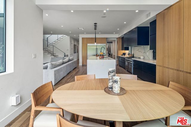 1037 Palms Boulevard, Venice, CA 90291