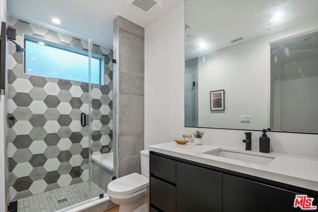 1037 Palms Boulevard, Venice, CA 90291