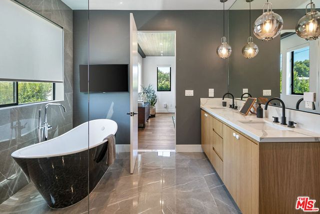 1037 Palms Boulevard, Venice, CA 90291