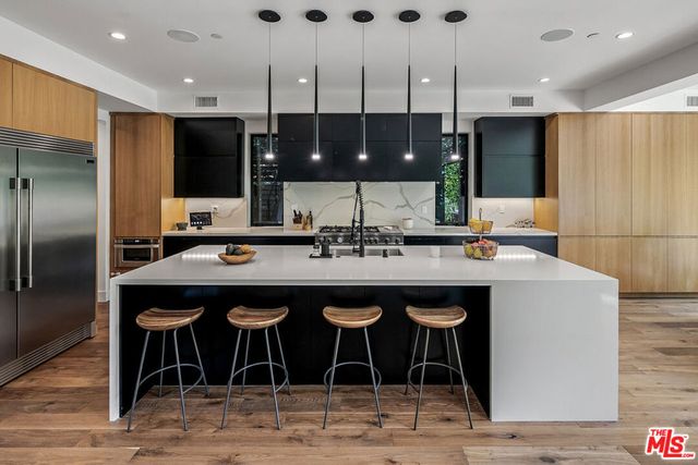 1037 Palms Boulevard, Venice, CA 90291