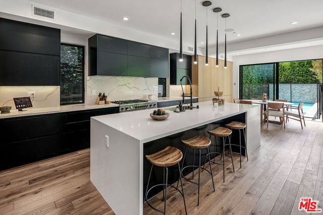 1037 Palms Boulevard, Venice, CA 90291