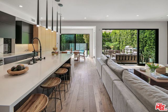 1037 Palms Boulevard, Venice, CA 90291