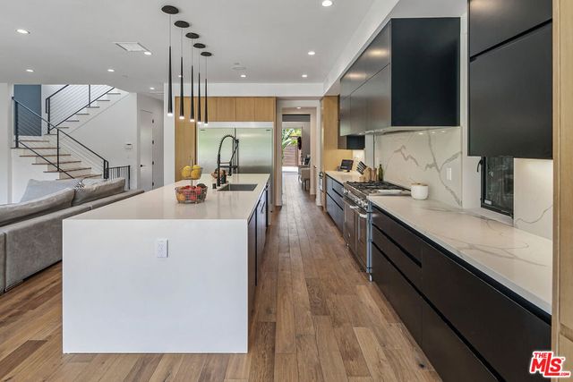 1037 Palms Boulevard, Venice, CA 90291