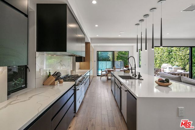 1037 Palms Boulevard, Venice, CA 90291