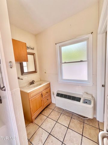 835 Highland Avenue, Bristol, VA 24201