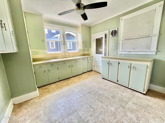 835 Highland Avenue, Bristol, VA 24201