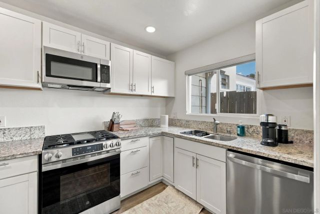 312 N Acacia Ave, Solana Beach, CA 92075