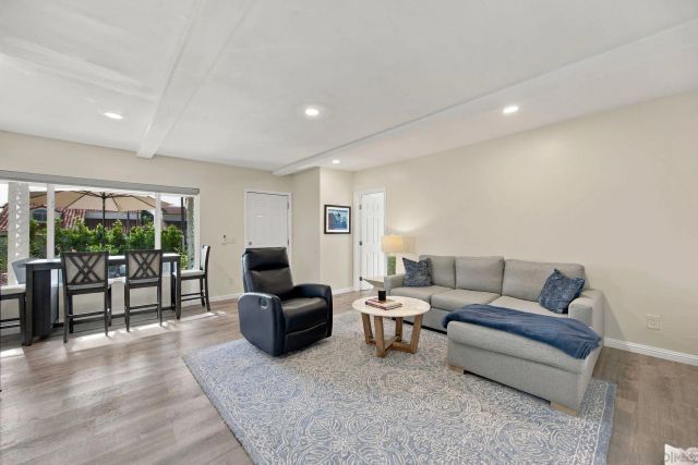 312 N Acacia Ave, Solana Beach, CA 92075