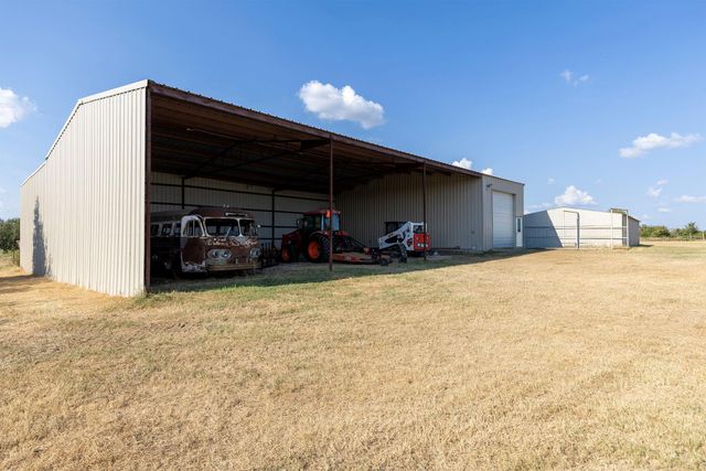 1124 County Road 301, Elgin, TX 78621