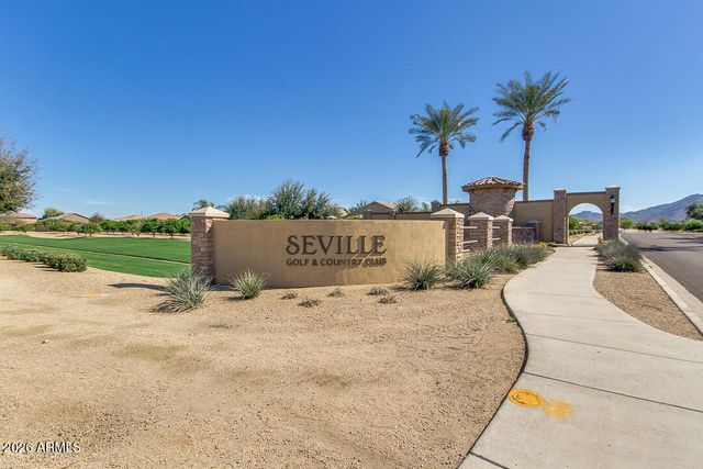 3306 E MEADOWVIEW Drive, Gilbert, AZ 85298