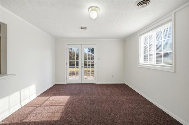 1924 Zinzer RD, Hampton, VA 23663