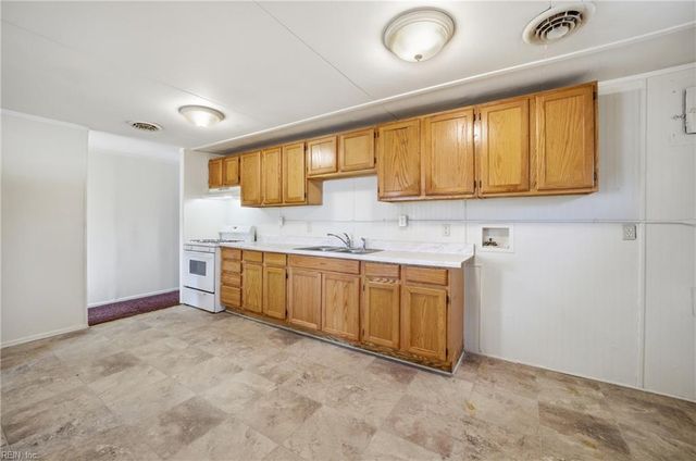 1924 Zinzer RD, Hampton, VA 23663