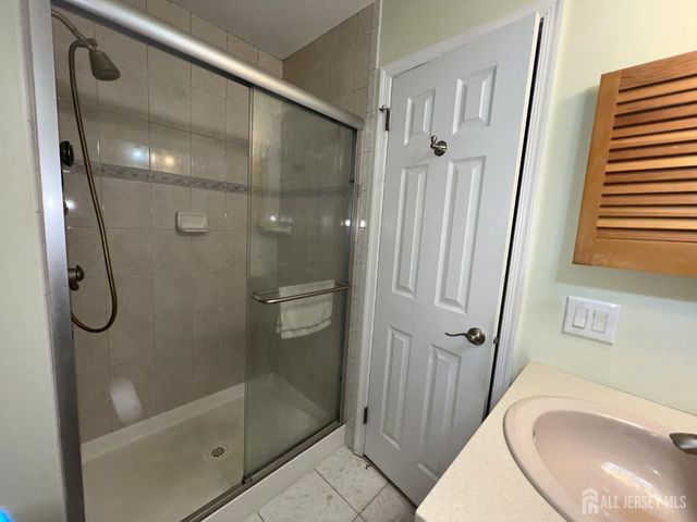 123 Winchester Way, Franklin, NJ 08873