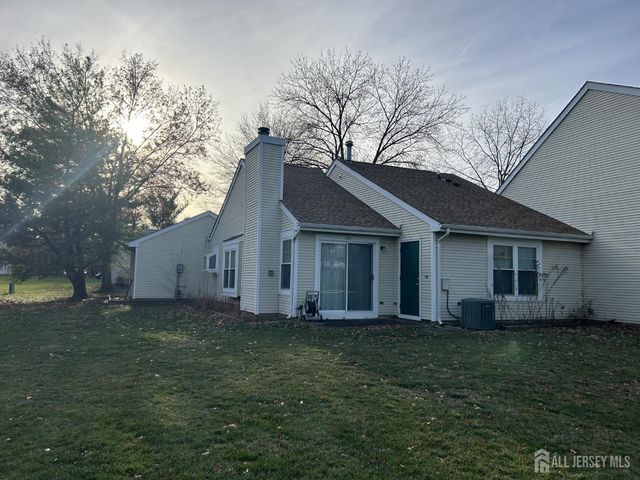 123 Winchester Way, Franklin, NJ 08873