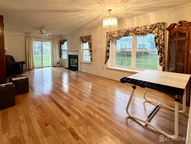 123 Winchester Way, Franklin, NJ 08873