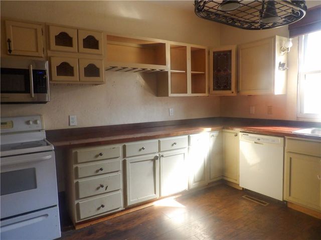 508 N Evergreen Avenue, Chanute, KS 66720