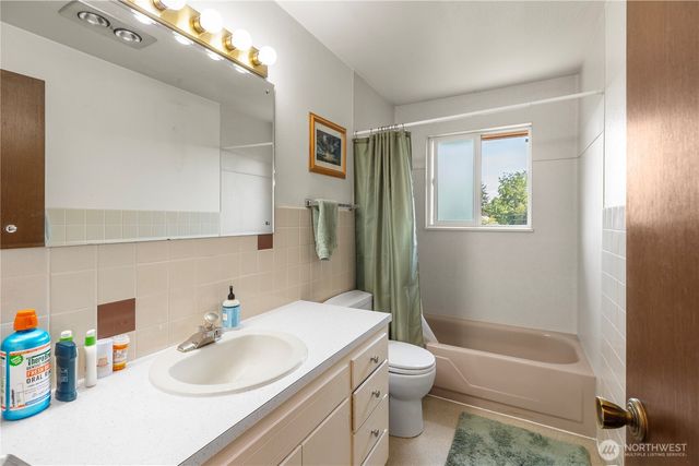 827 NW 62nd Street, Seattle, WA 98107