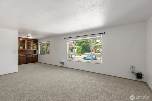 827 NW 62nd Street, Seattle, WA 98107
