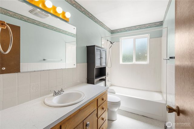 827 NW 62nd Street, Seattle, WA 98107