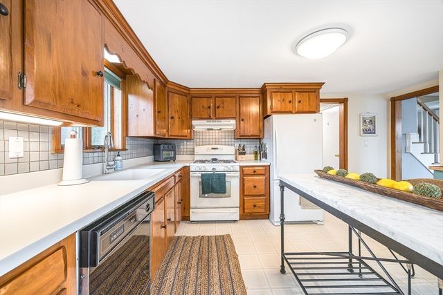 4 Subway Avenue, Chelmsford, MA 01824