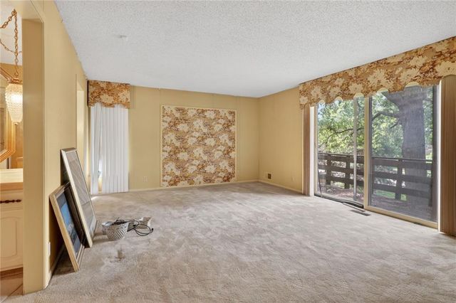 8017 W 102nd Terrace, Overland Park, KS 66212