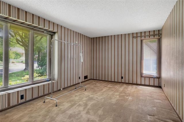 8017 W 102nd Terrace, Overland Park, KS 66212