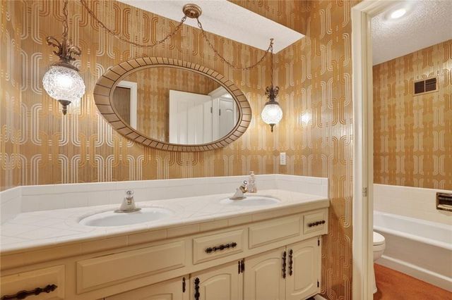 8017 W 102nd Terrace, Overland Park, KS 66212