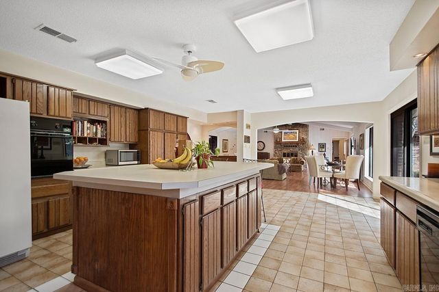 12 Club Manor, Maumelle, AR 72113
