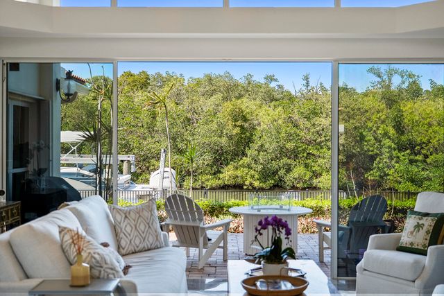 8565 SE Palm Street SE, Hobe Sound, FL 33455