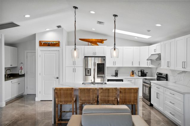 8565 SE Palm Street SE, Hobe Sound, FL 33455