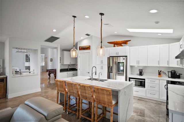 8565 SE Palm Street SE, Hobe Sound, FL 33455