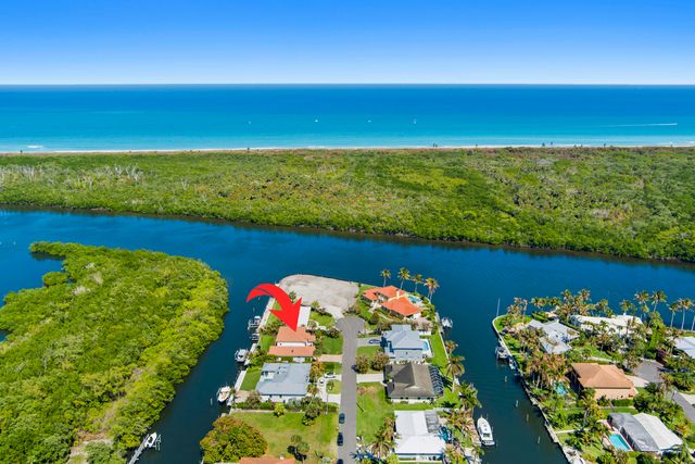 8565 SE Palm Street SE, Hobe Sound, FL 33455