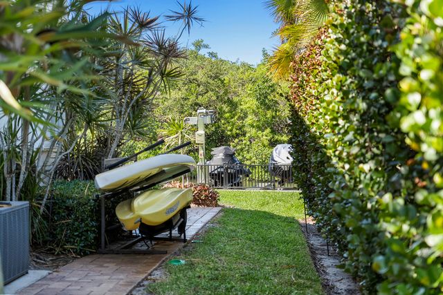 8565 SE Palm Street SE, Hobe Sound, FL 33455