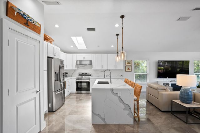 8565 SE Palm Street SE, Hobe Sound, FL 33455