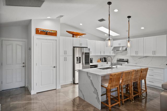 8565 SE Palm Street SE, Hobe Sound, FL 33455