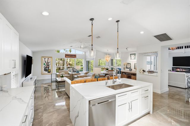 8565 SE Palm Street SE, Hobe Sound, FL 33455