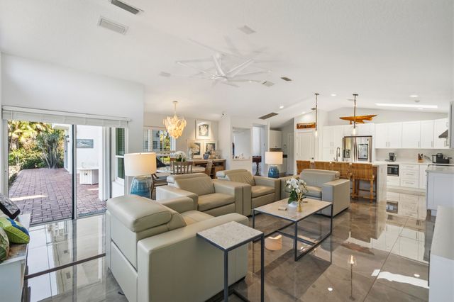 8565 SE Palm Street SE, Hobe Sound, FL 33455