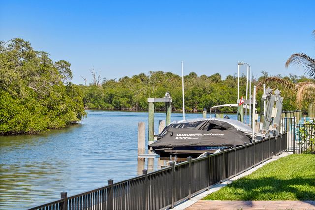 8565 SE Palm Street SE, Hobe Sound, FL 33455