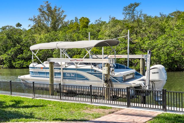 8565 SE Palm Street SE, Hobe Sound, FL 33455