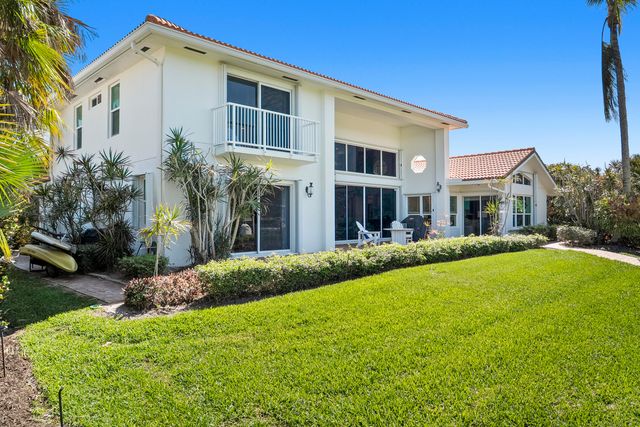 8565 SE Palm Street SE, Hobe Sound, FL 33455