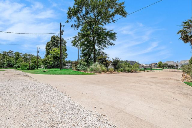 111 Seagull Path, Point Blank, TX 77364