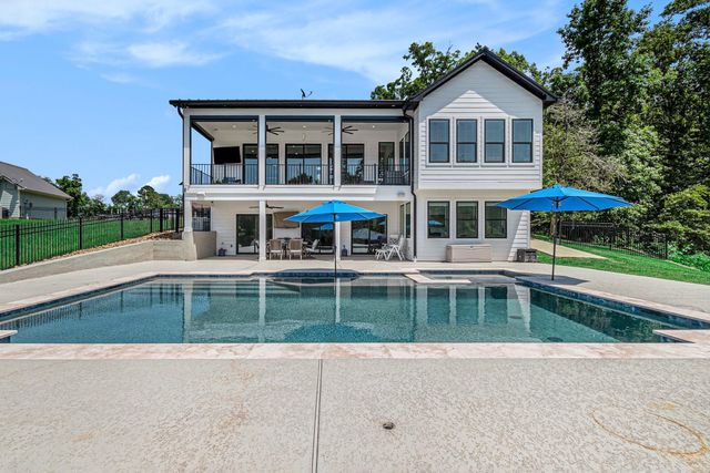 111 Seagull Path, Point Blank, TX 77364